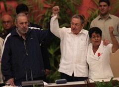 fidel-y-raul-vi-congreso4-580x422